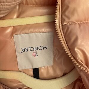 moncler Rhin lacquered quilted- downjacket in pink